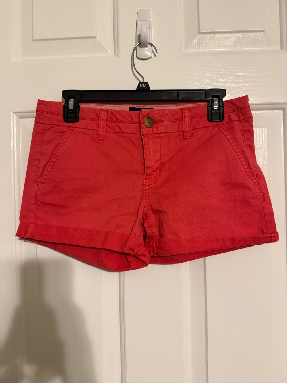 American Eagle Coral Pink Midi Stretch Low Rise Cuffed Shorts Size 4 Preppy